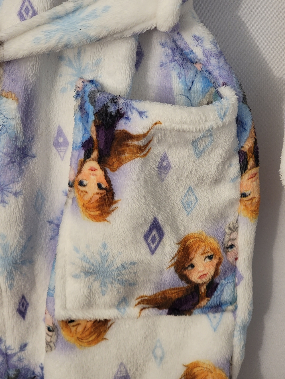 Disney Frozen II Plush Girls Robe Size 6-6x - Picture 4 of 9